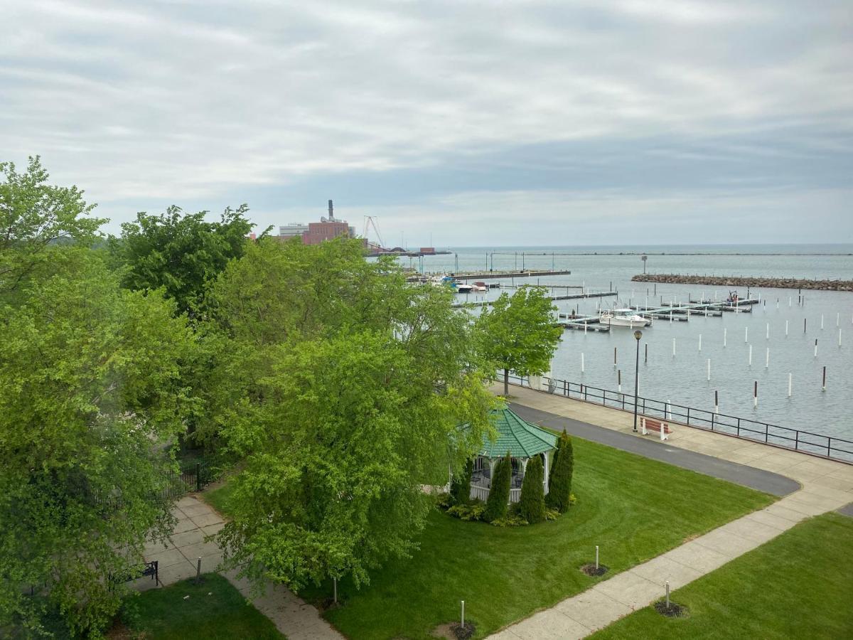 Clarion Hotel Conference Center On Lake Erie Дюнкерк Экстерьер фото
