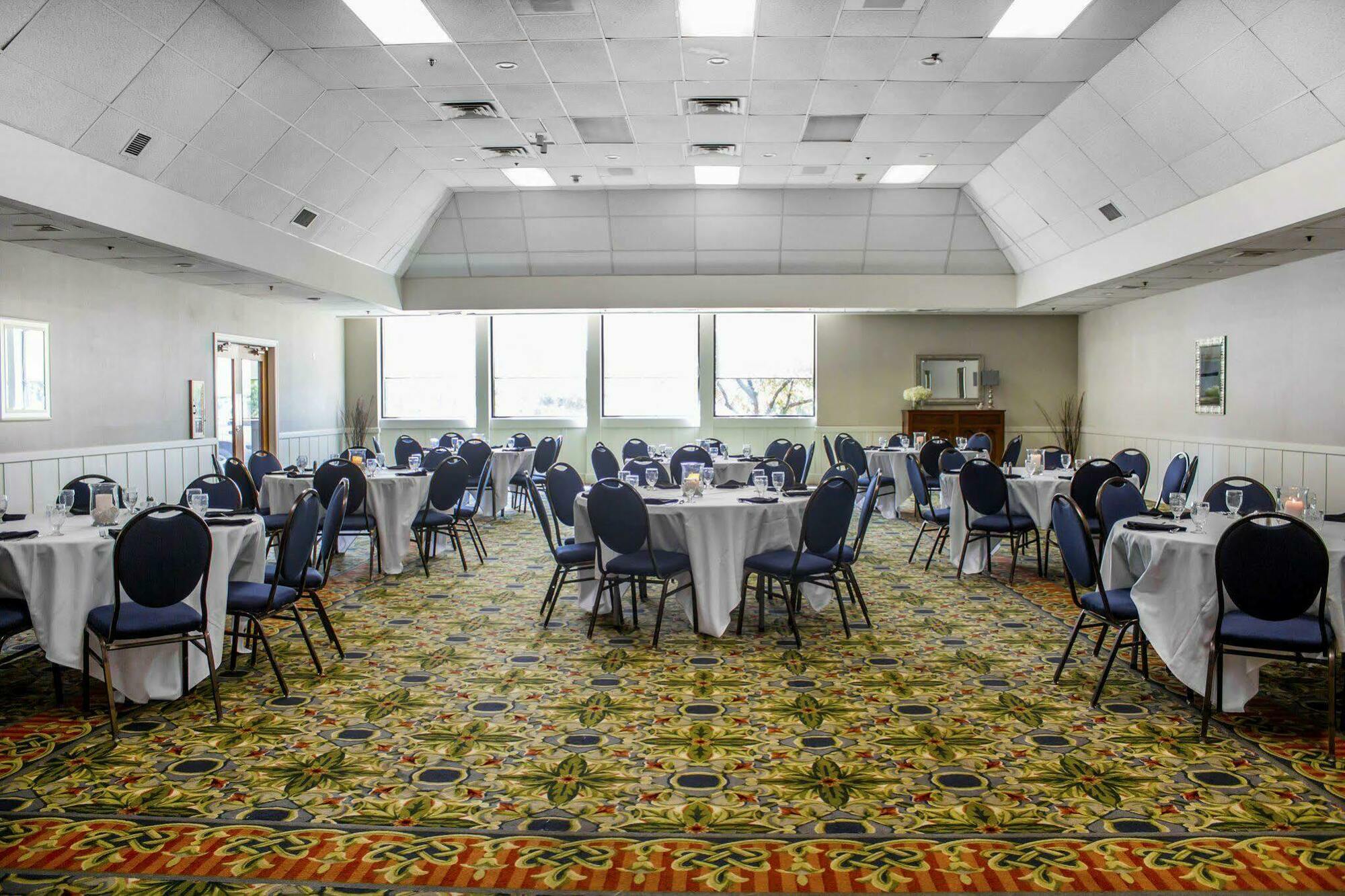 Clarion Hotel Conference Center On Lake Erie Дюнкерк Экстерьер фото