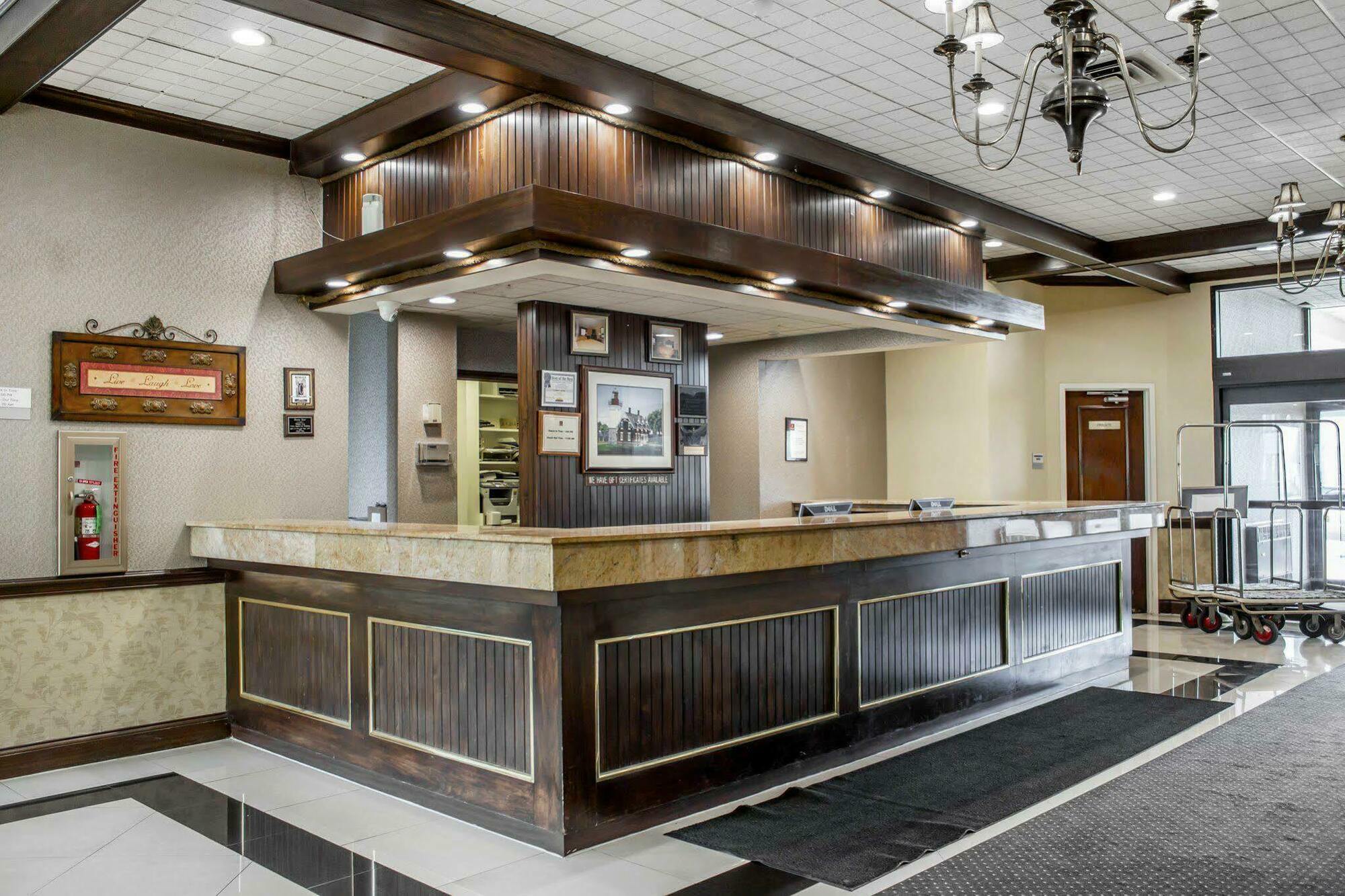 Clarion Hotel Conference Center On Lake Erie Дюнкерк Экстерьер фото