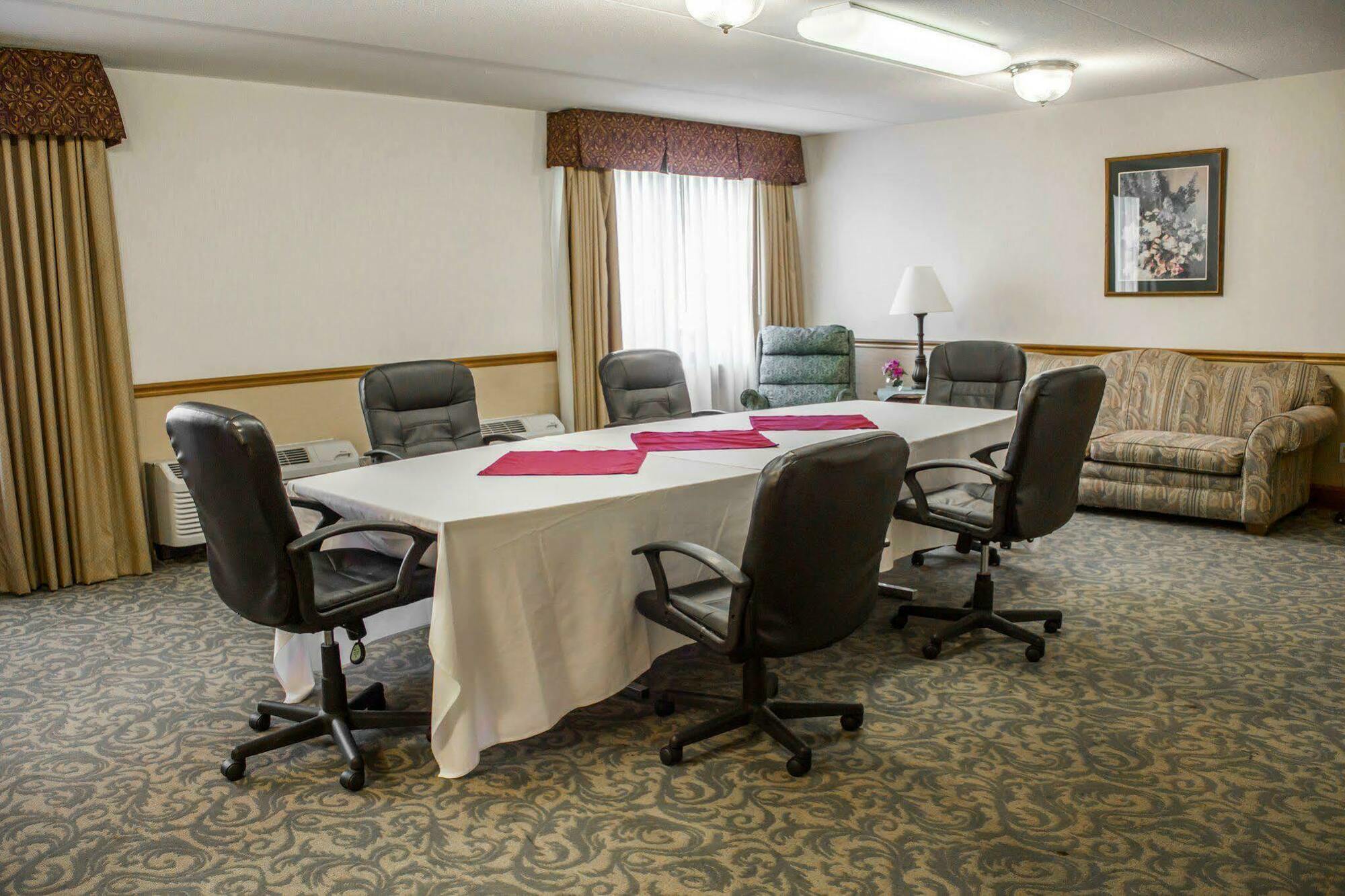 Clarion Hotel Conference Center On Lake Erie Дюнкерк Экстерьер фото